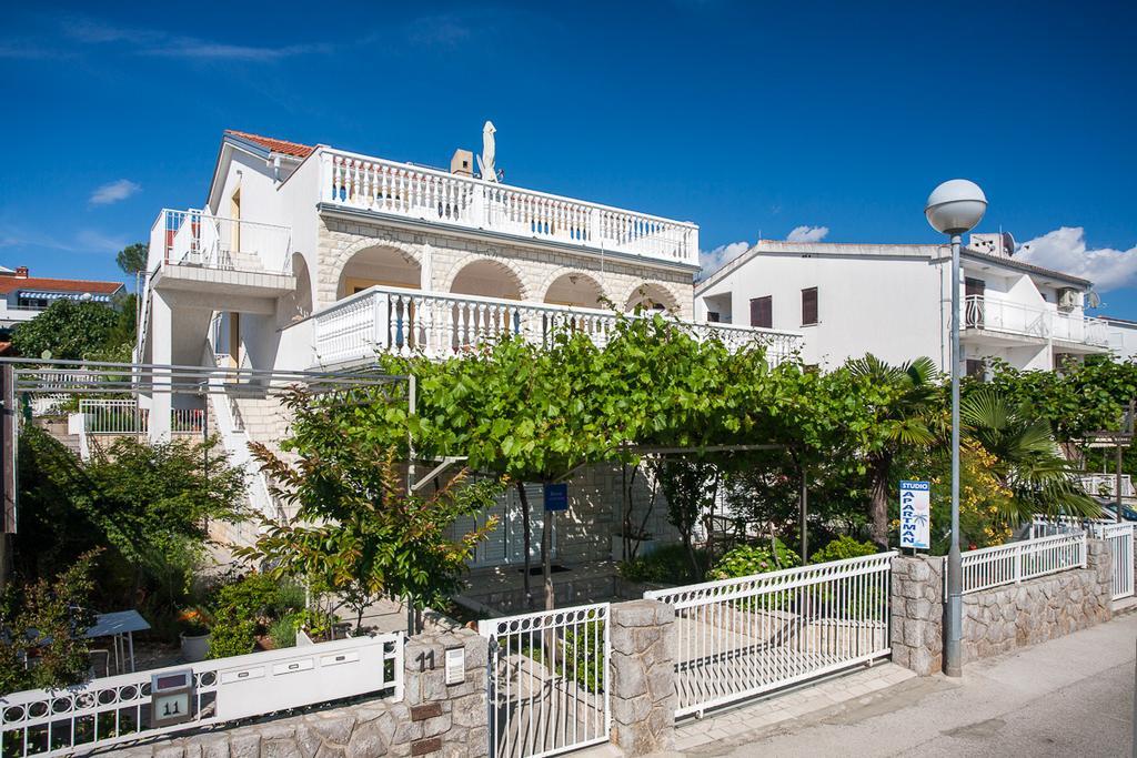 Apartments Dino Krk Town Exterior foto
